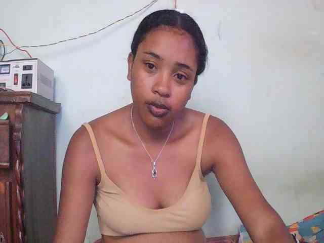 TriciaBella webcam