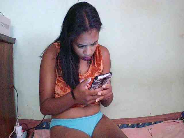 TriciaBella webcam