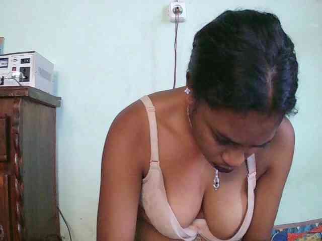 TriciaBella webcam