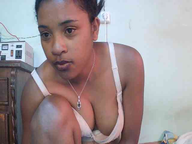 TriciaBella webcam