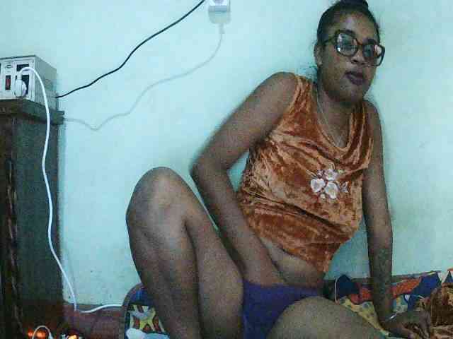 TriciaBella webcam