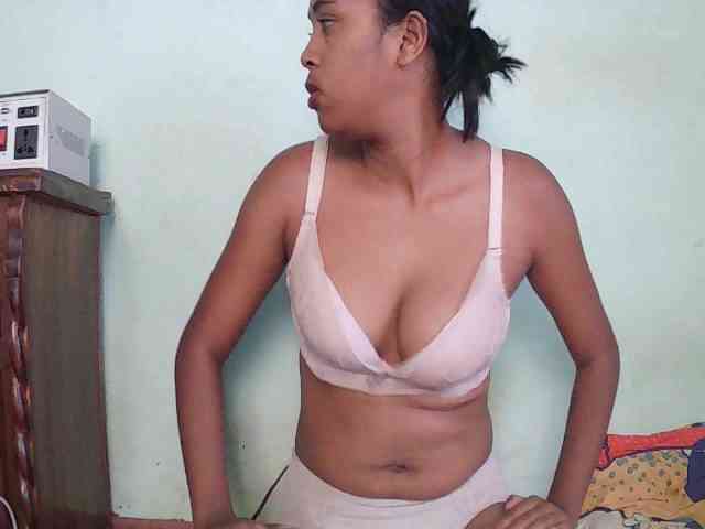 TriciaBella webcam