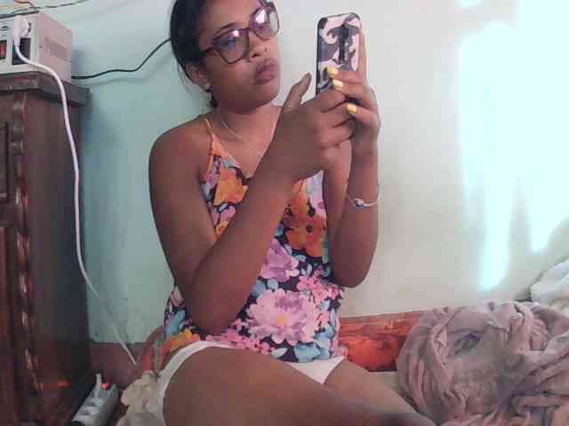 TriciaBella webcam