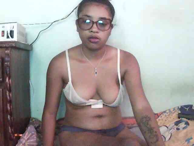 TriciaBella webcam