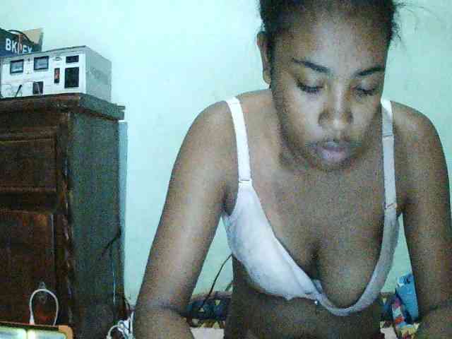 TriciaBella webcam