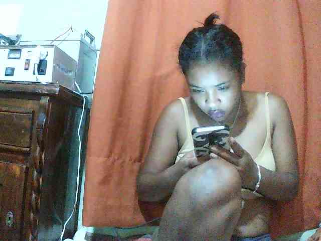 TriciaBella webcam