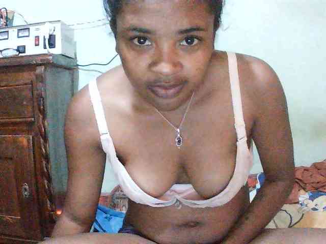 TriciaBella webcam