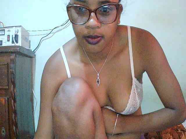 TriciaBella webcam