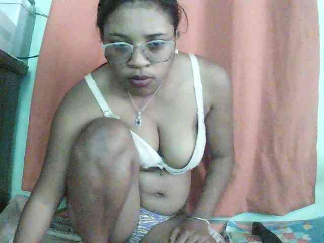 TriciaBella webcam