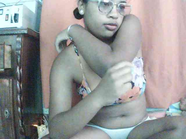 TriciaBella webcam