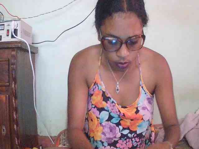 TriciaBella webcam