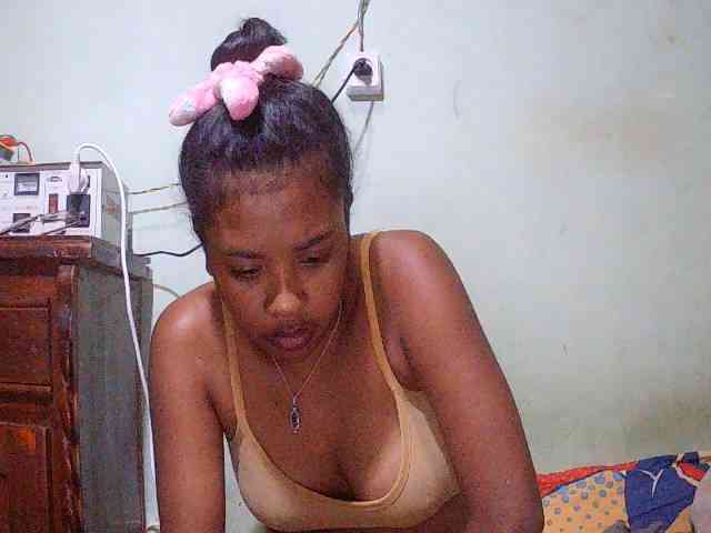 TriciaBella webcam