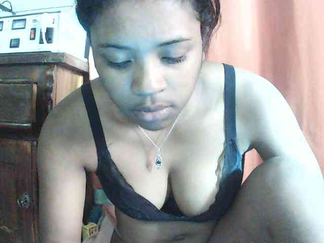 TriciaBella webcam