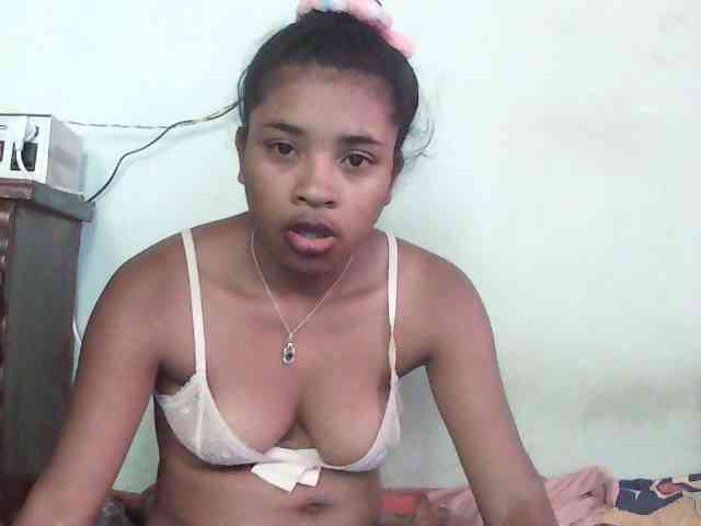 TriciaBella webcam