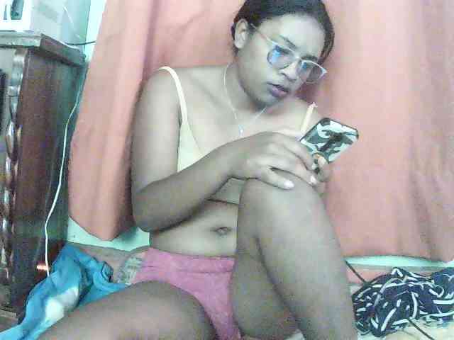 TriciaBella webcam