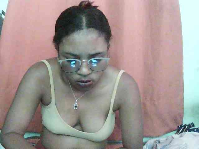TriciaBella webcam