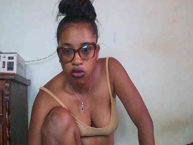 TriciaBella webcam