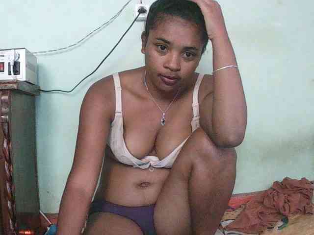 TriciaBella webcam