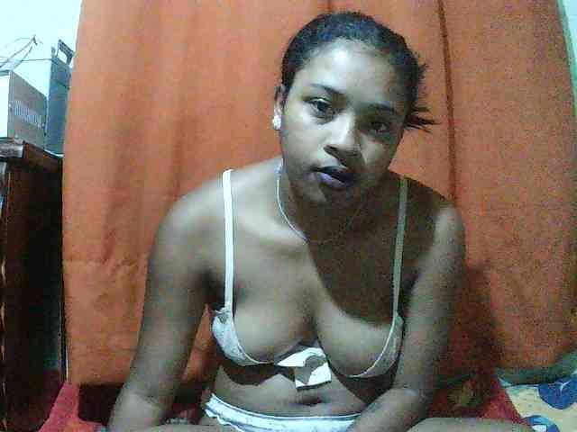 TriciaBella webcam