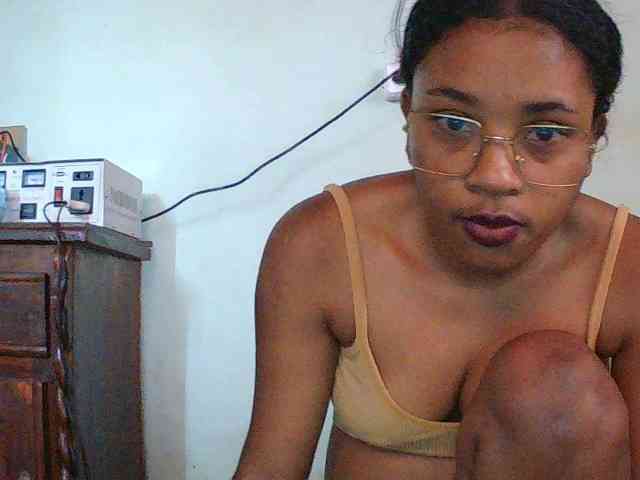 TriciaBella webcam