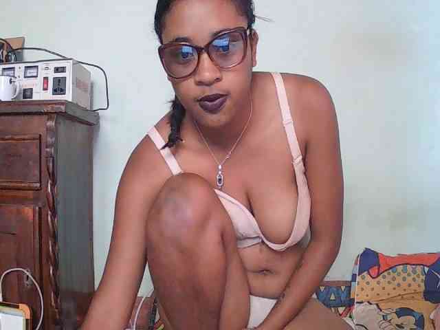 TriciaBella webcam