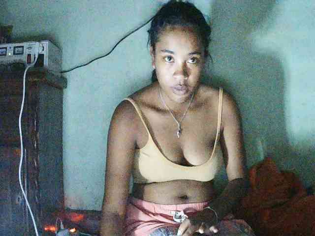 TriciaBella webcam
