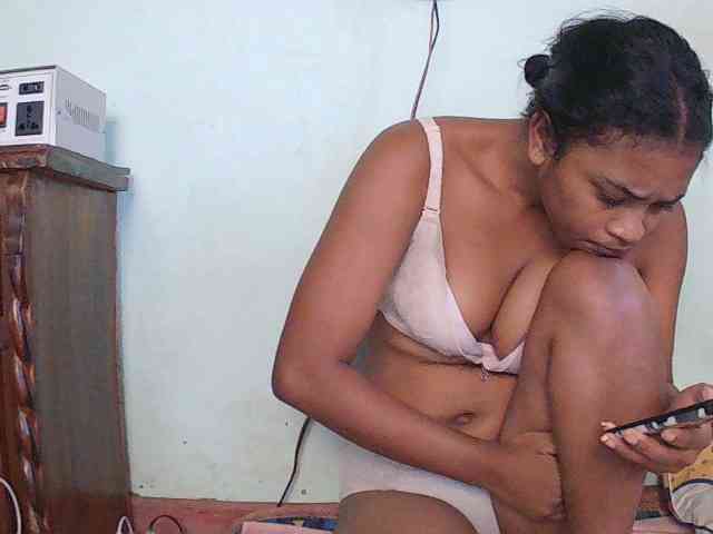 TriciaBella webcam