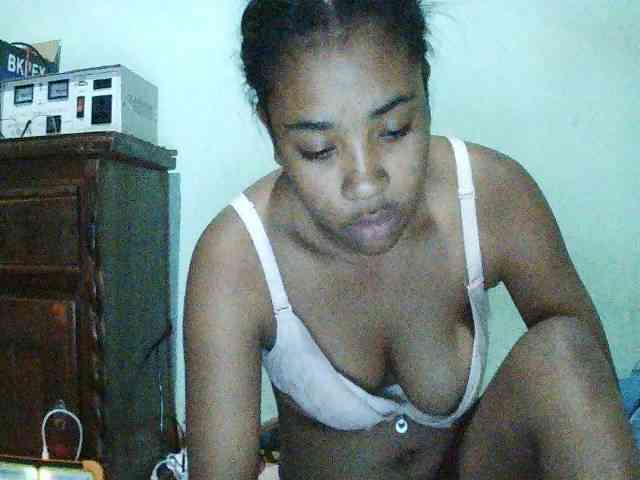 TriciaBella webcam