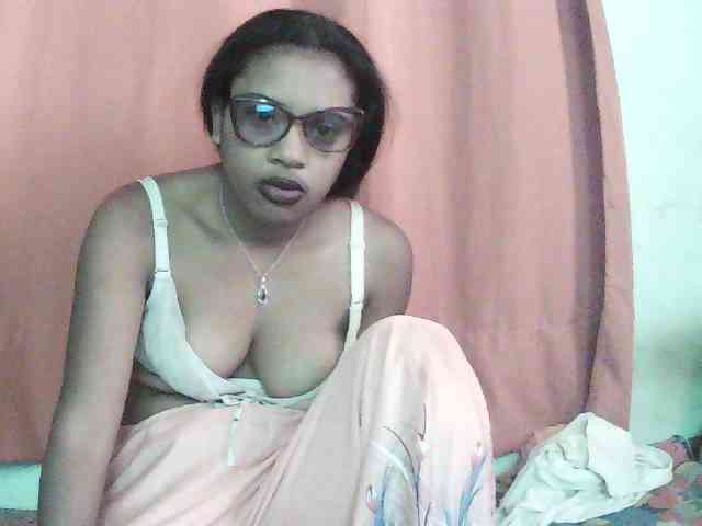 TriciaBella webcam