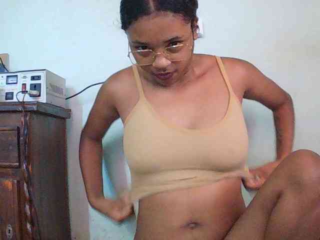 TriciaBella webcam