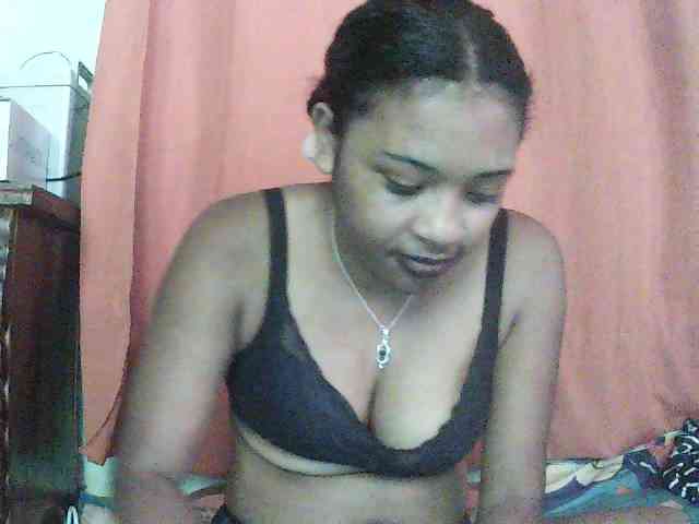 TriciaBella webcam