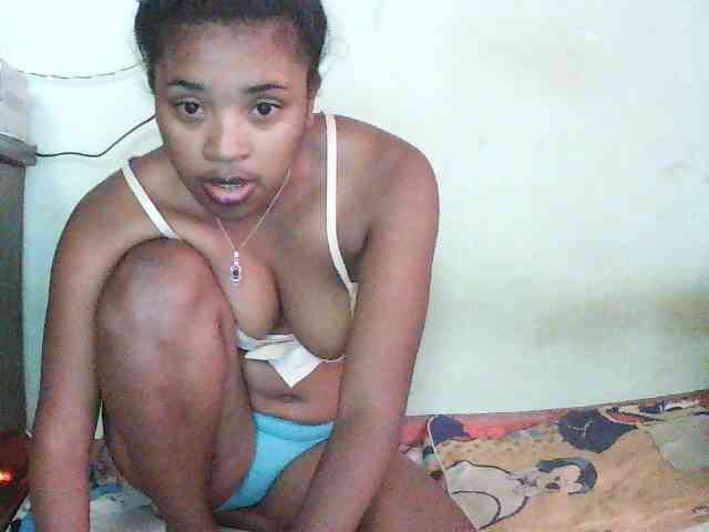 TriciaBella webcam
