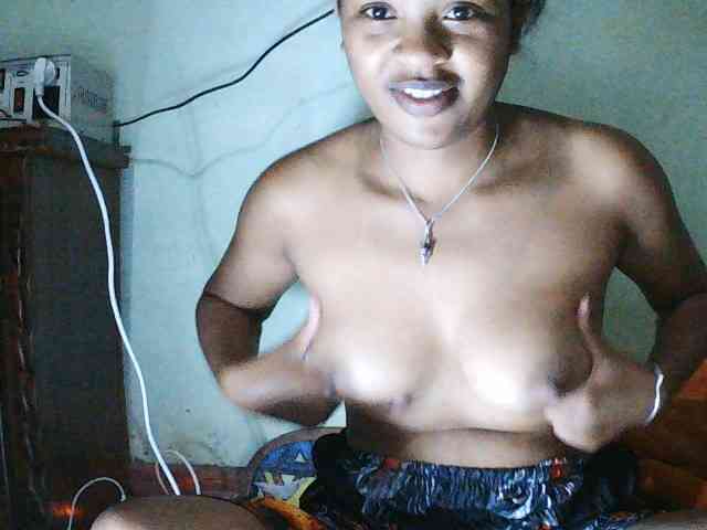 TriciaBella webcam