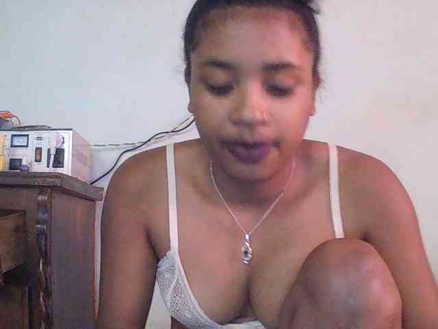 TriciaBella webcam