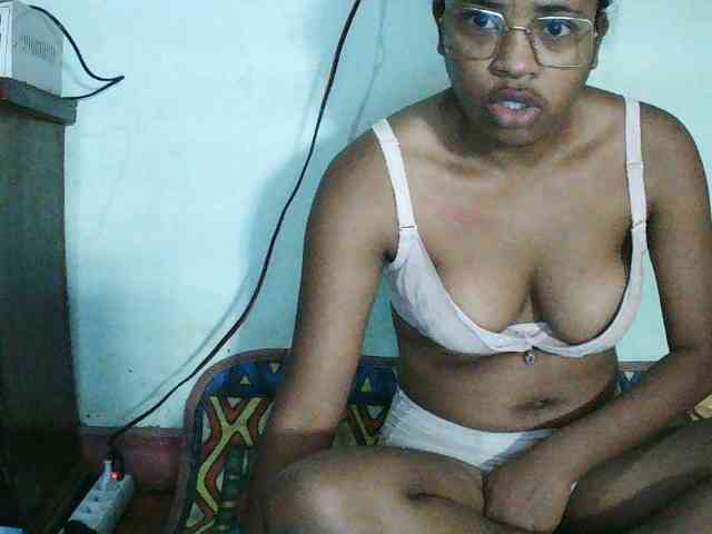 TriciaBella webcam