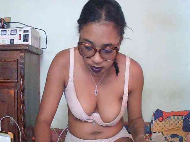 TriciaBella webcam