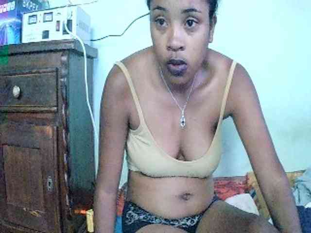TriciaBella webcam