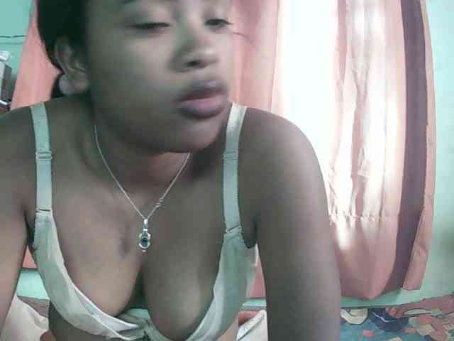 TriciaBella webcam