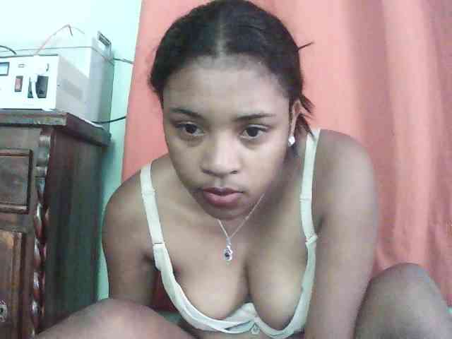 TriciaBella webcam