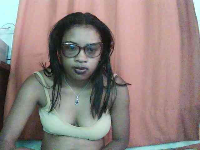 TriciaBella webcam