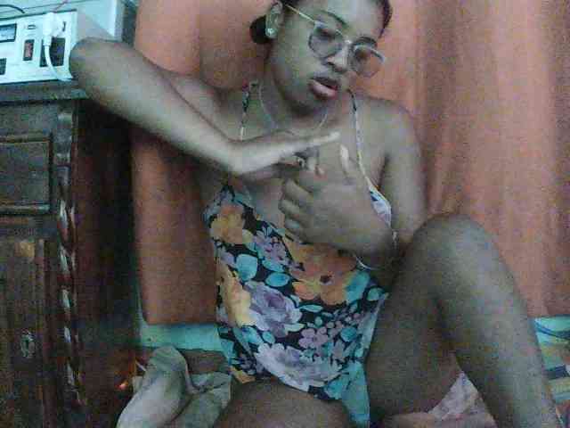 TriciaBella webcam