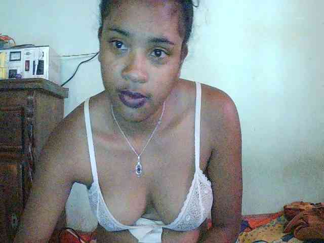 TriciaBella webcam