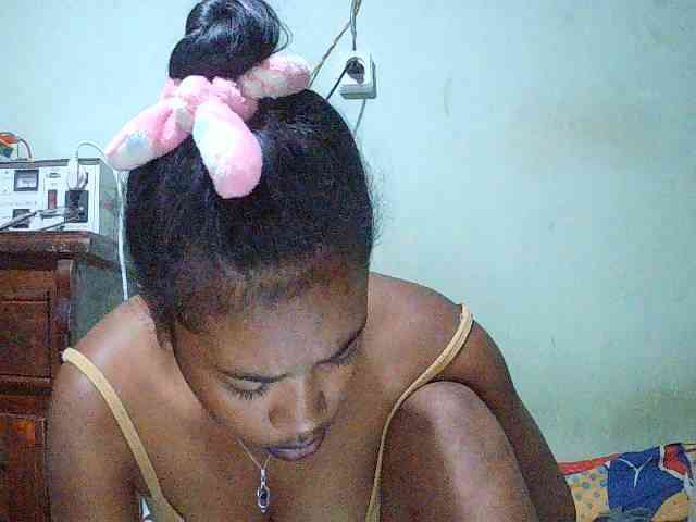 TriciaBella webcam