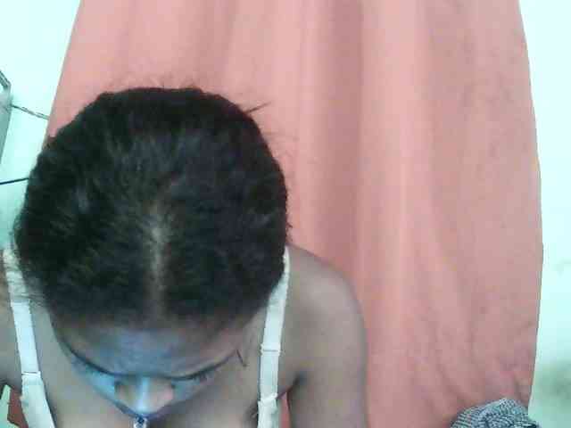 TriciaBella webcam