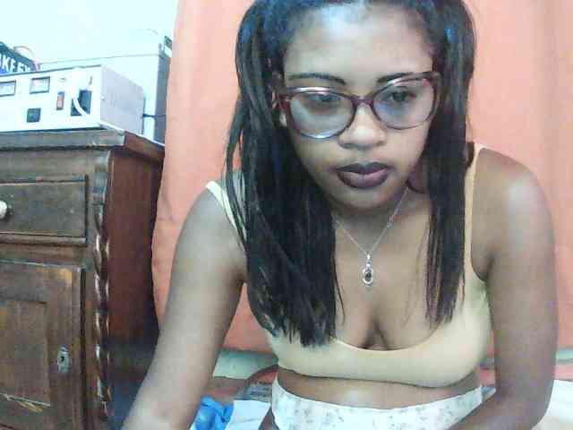 TriciaBella webcam