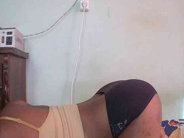 TriciaBella webcam