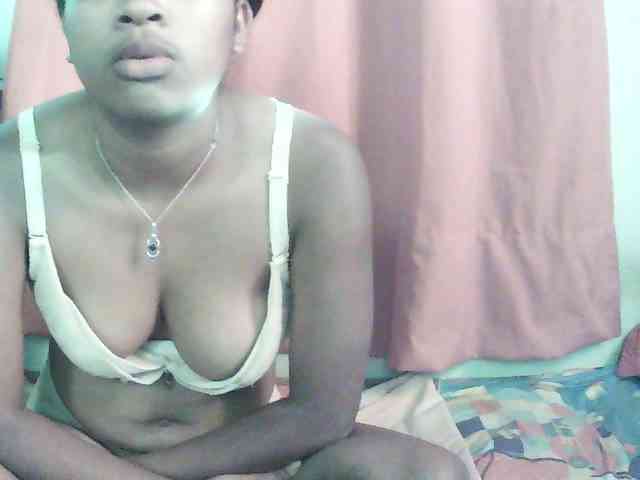 TriciaBella webcam