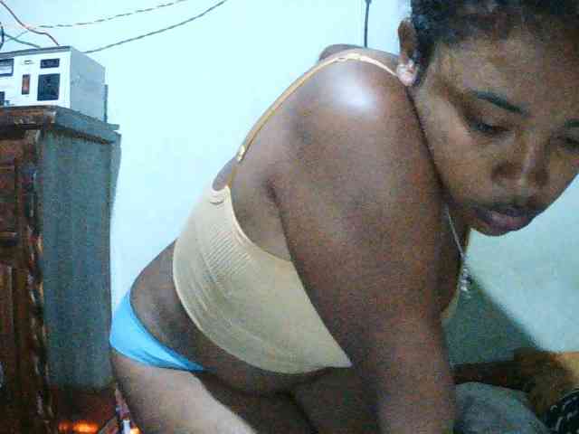 TriciaBella webcam