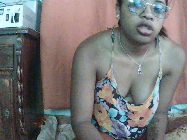 TriciaBella webcam