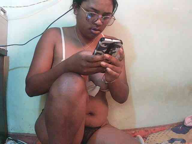 TriciaBella webcam